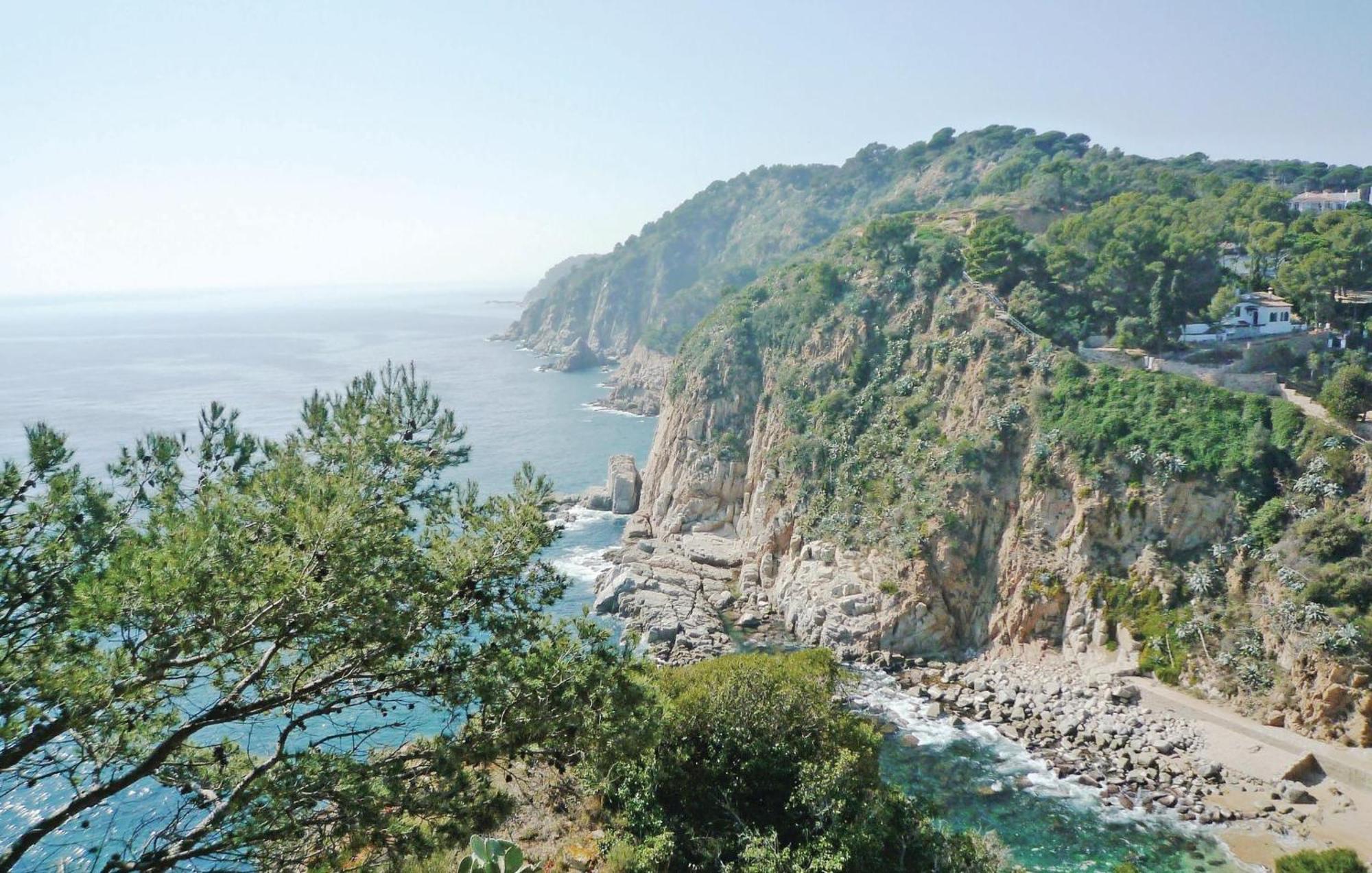 Amazing Apartment In Tossa De Mar With Wifi Bagian luar foto