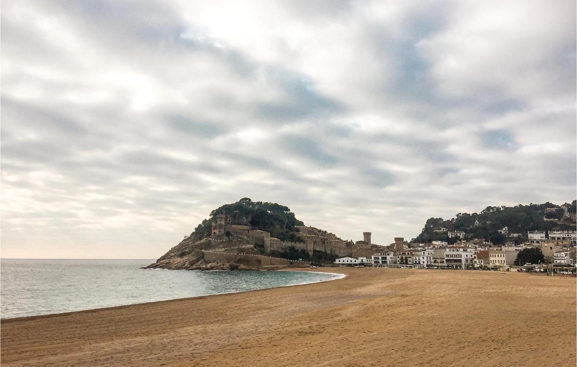 Amazing Apartment In Tossa De Mar With Wifi Bagian luar foto