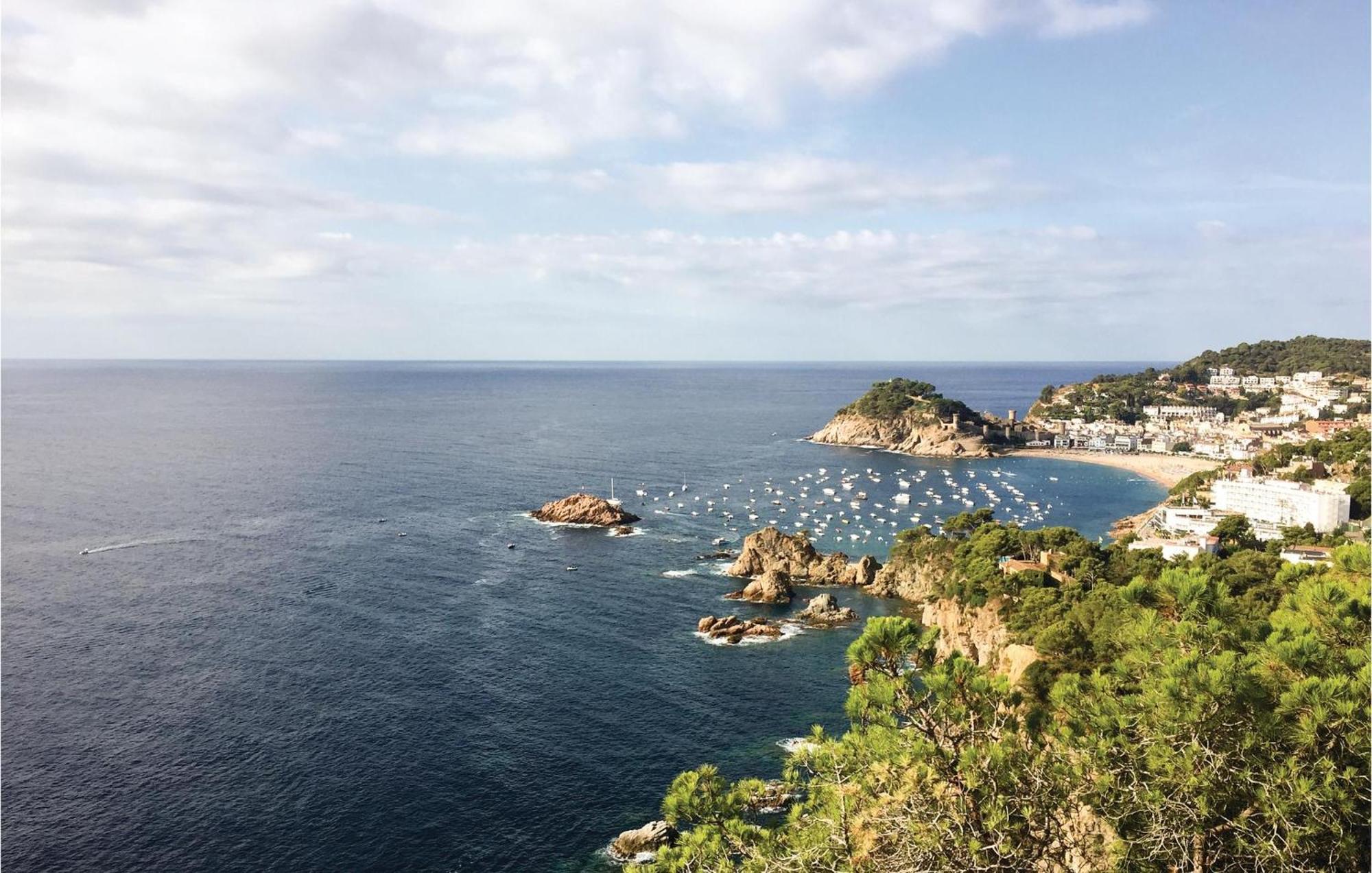 Amazing Apartment In Tossa De Mar With Wifi Bagian luar foto