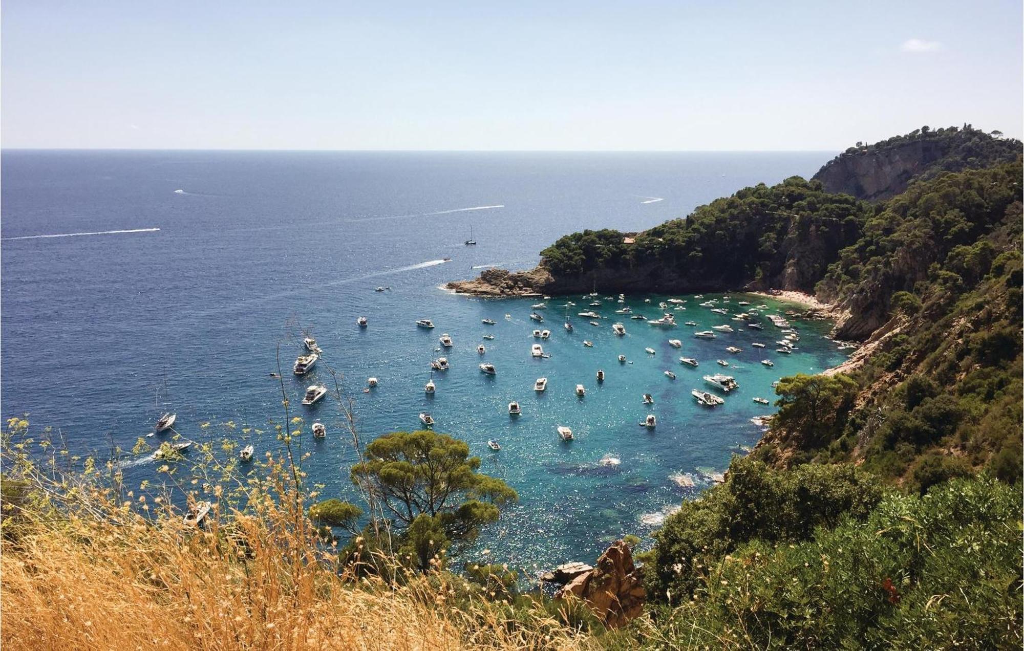 Amazing Apartment In Tossa De Mar With Wifi Bagian luar foto