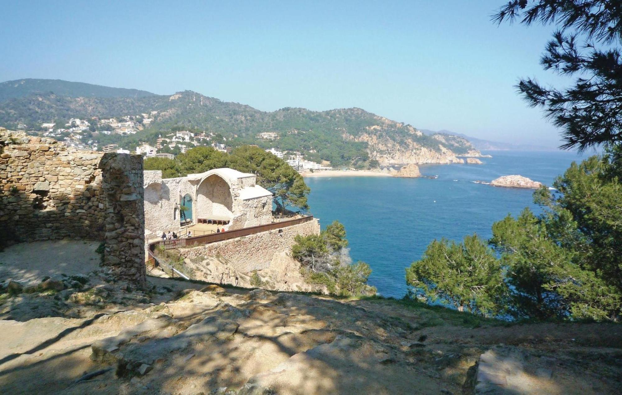 Amazing Apartment In Tossa De Mar With Wifi Bagian luar foto